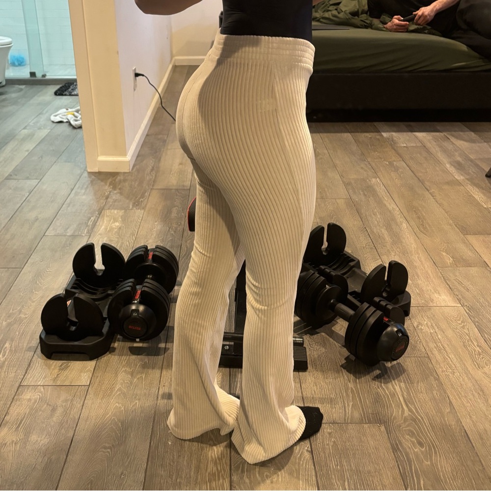 ˚⟡˖ ࣪  aerie cream ribbed flare pants / size small